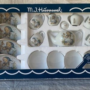 M.J.Hummel Childs Tea Set